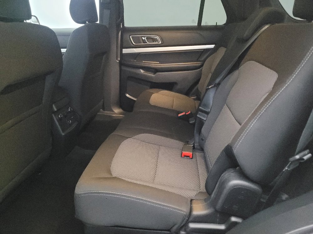 Used 2016 Ford Explorer XLT image 18
