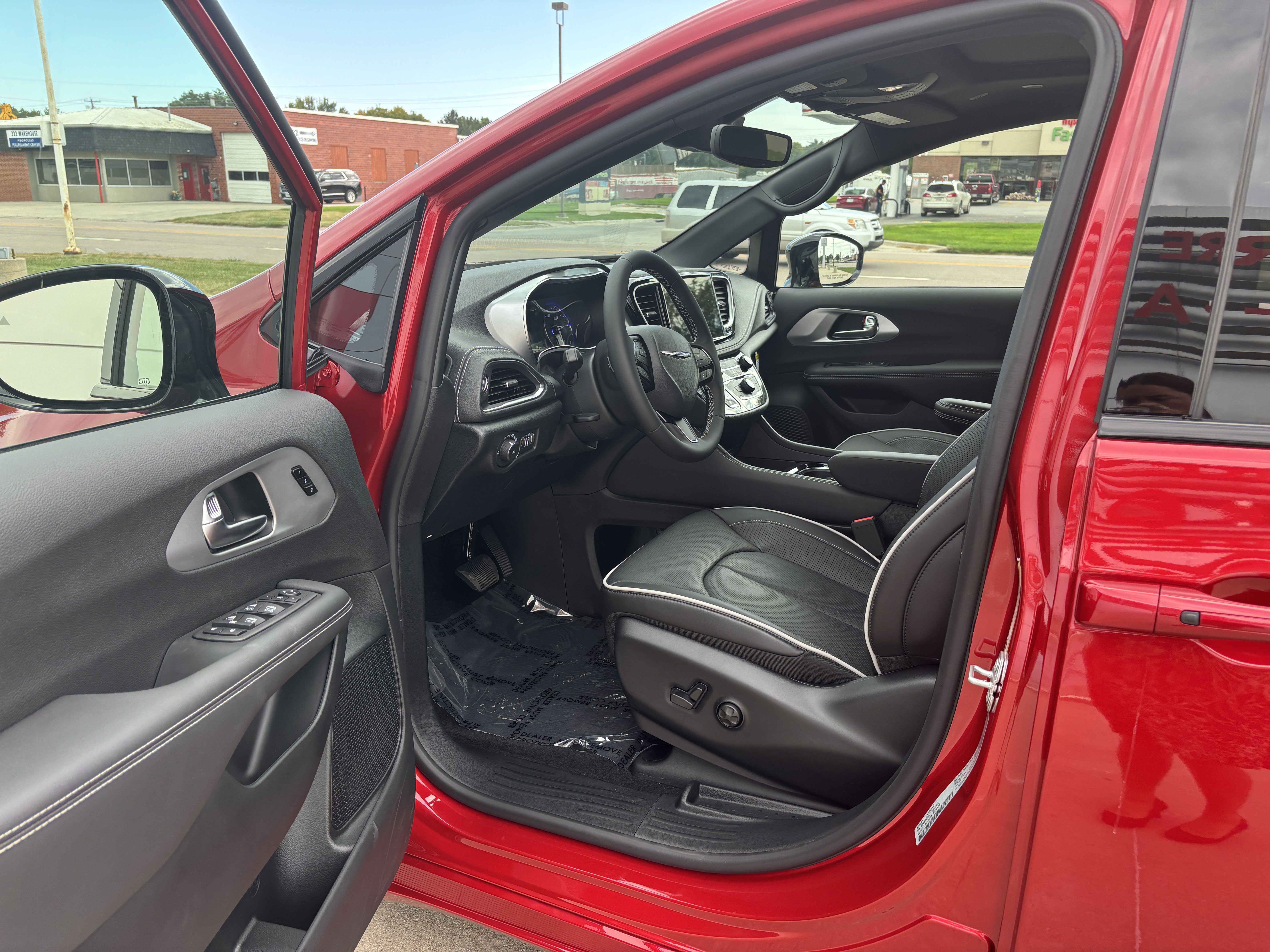 New 2026 Chrysler Pacifica Limited w/ S Appearance Package image 10