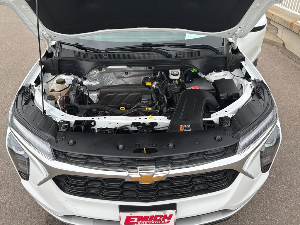 Used 2024 Chevrolet Trax LT w/ Sunroof Package image 21