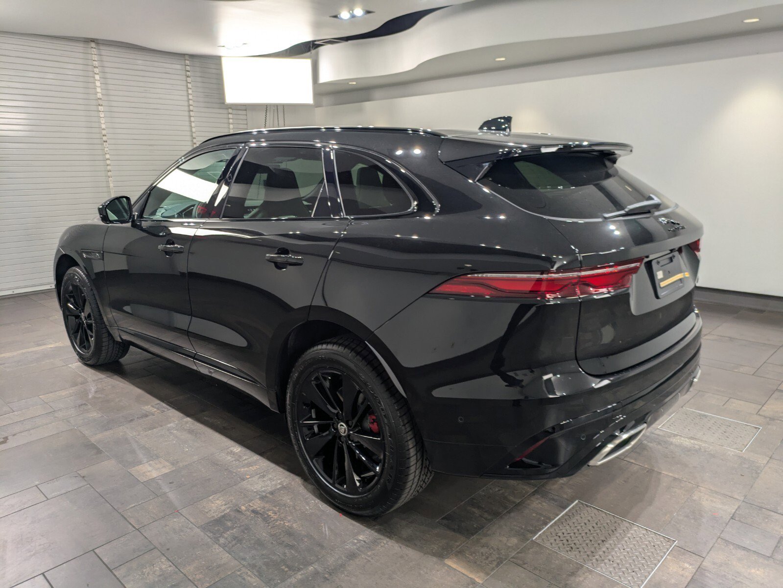 New 2026 Jaguar F-PACE R-Dynamic S image 4