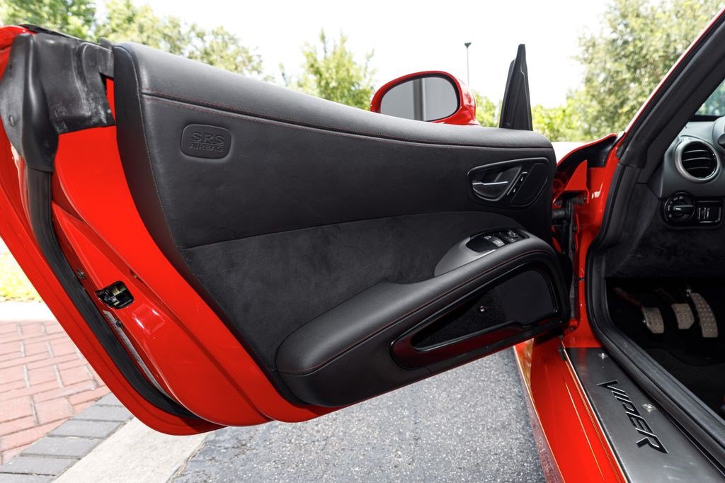 Used 2017 Dodge Viper GTC RWD image 16