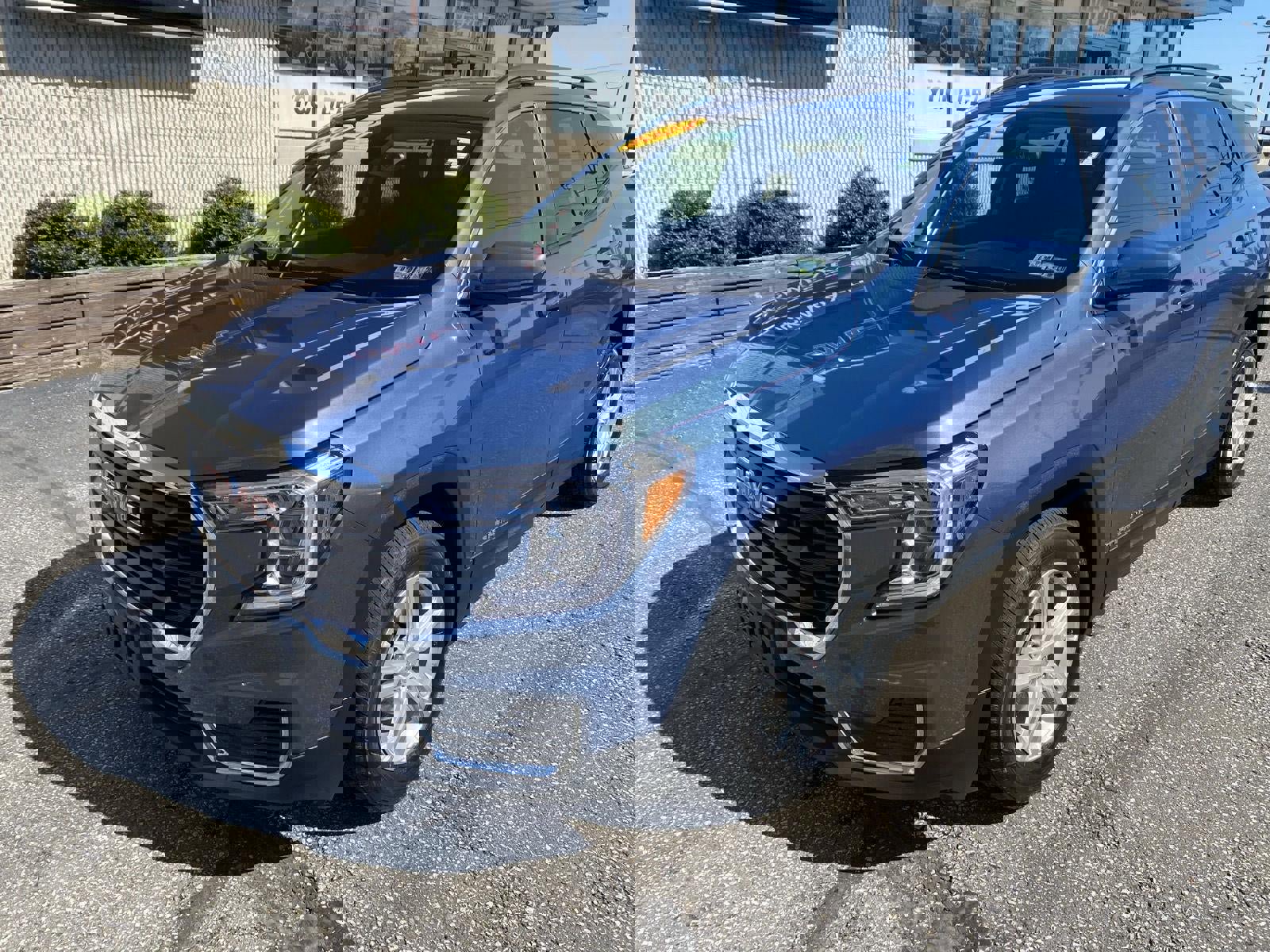 Used 2024 GMC Terrain SLE w/ Driver Convenience Package image 2