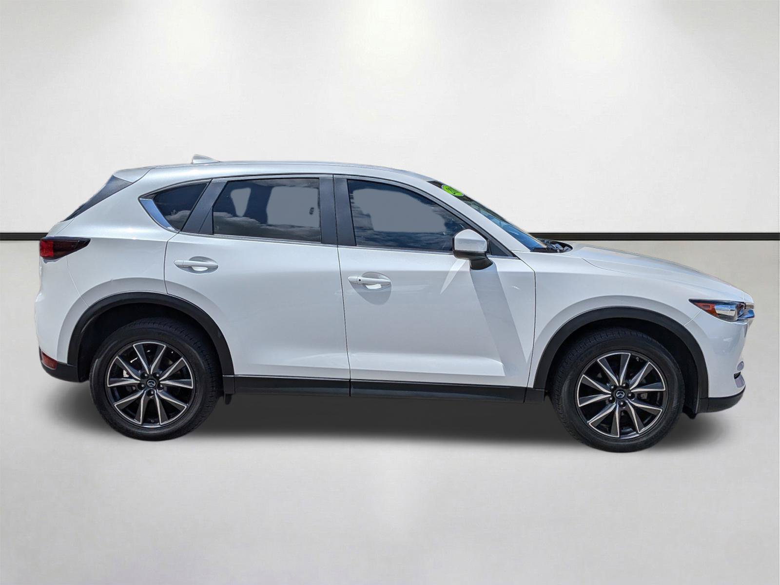 Used 2018 MAZDA CX-5 Touring w/ Preferred Equipment Package AWD/4WD image 3