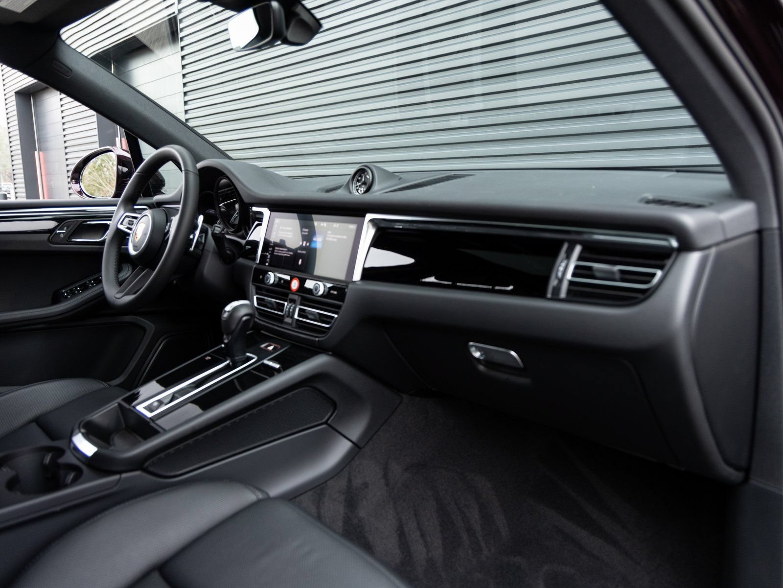 Certified 2026 Porsche Macan AWD/4WD image 35