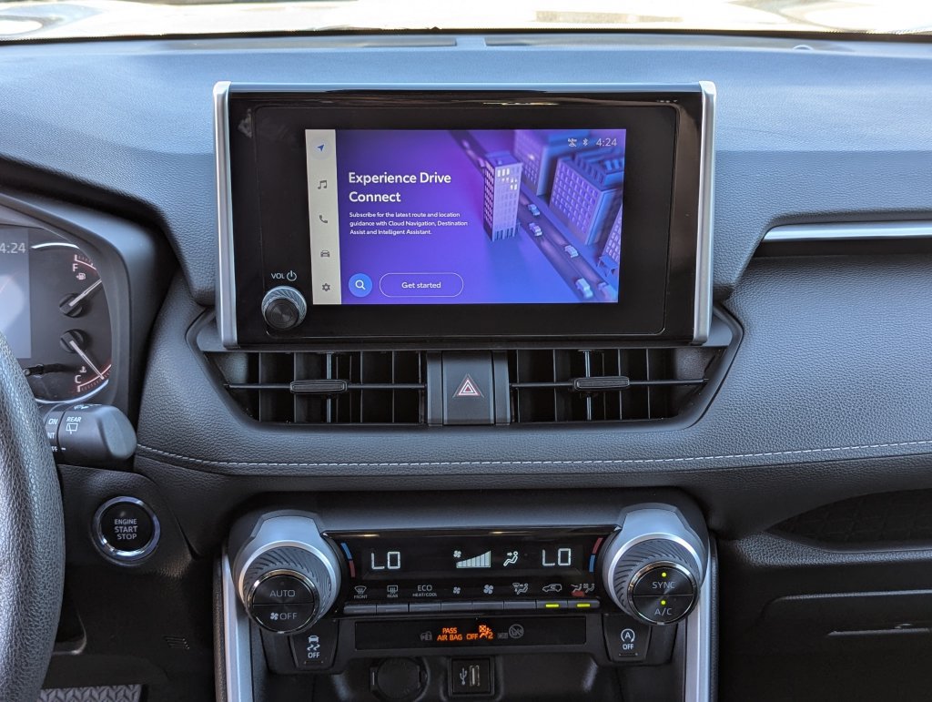 Used 2025 Toyota RAV4 XLE FWD image 25