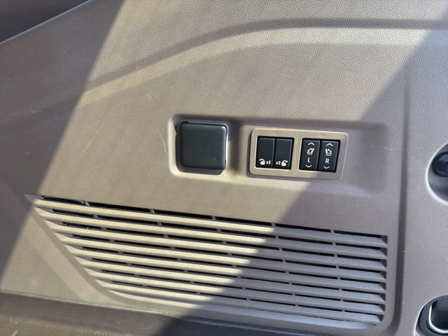 Used 2021 GMC Yukon XL Denali AWD/4WD image 16