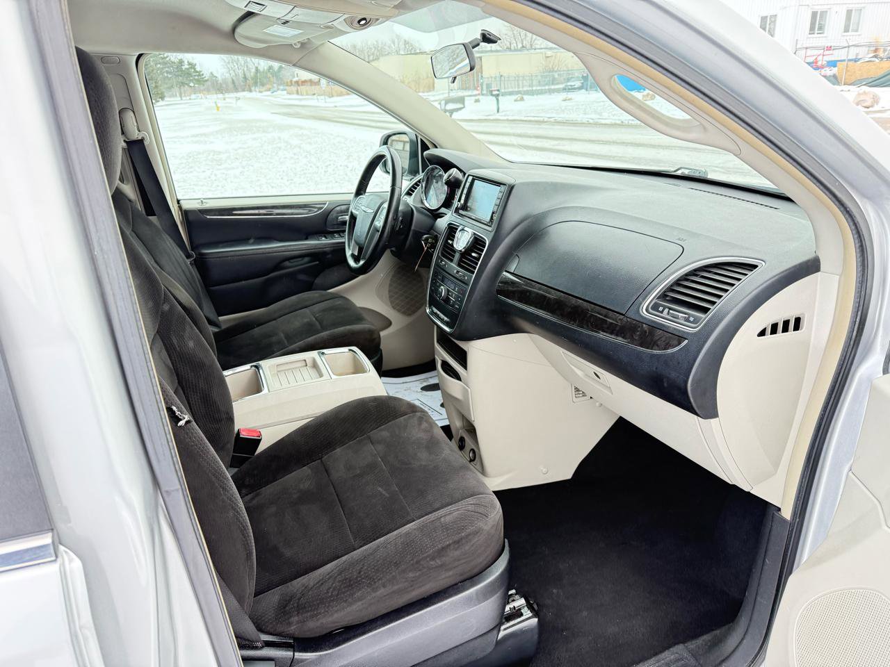 Used 2012 Chrysler Town & Country Touring image 12