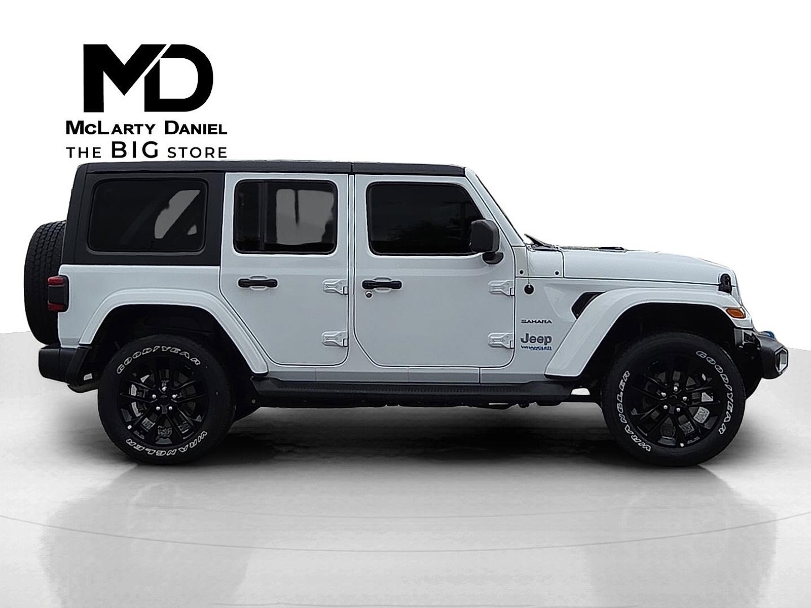 Used 2022 Jeep Wrangler Unlimited Sahara w/ Cold Weather Group image 6