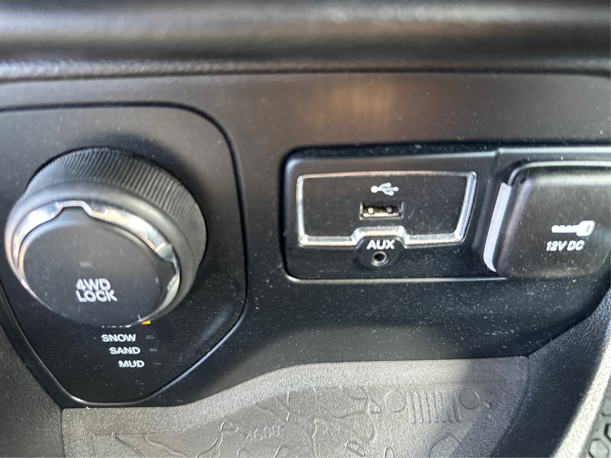 Used 2016 Jeep Renegade 75th Anniversary AWD/4WD image 14