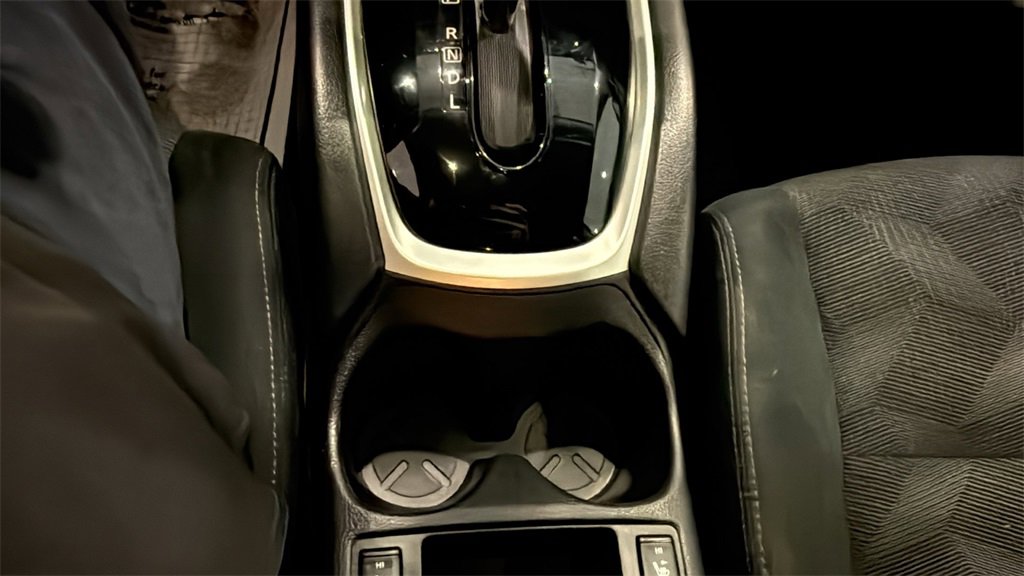 Used 2016 Nissan Rogue SV w/ SV Premium Package image 27