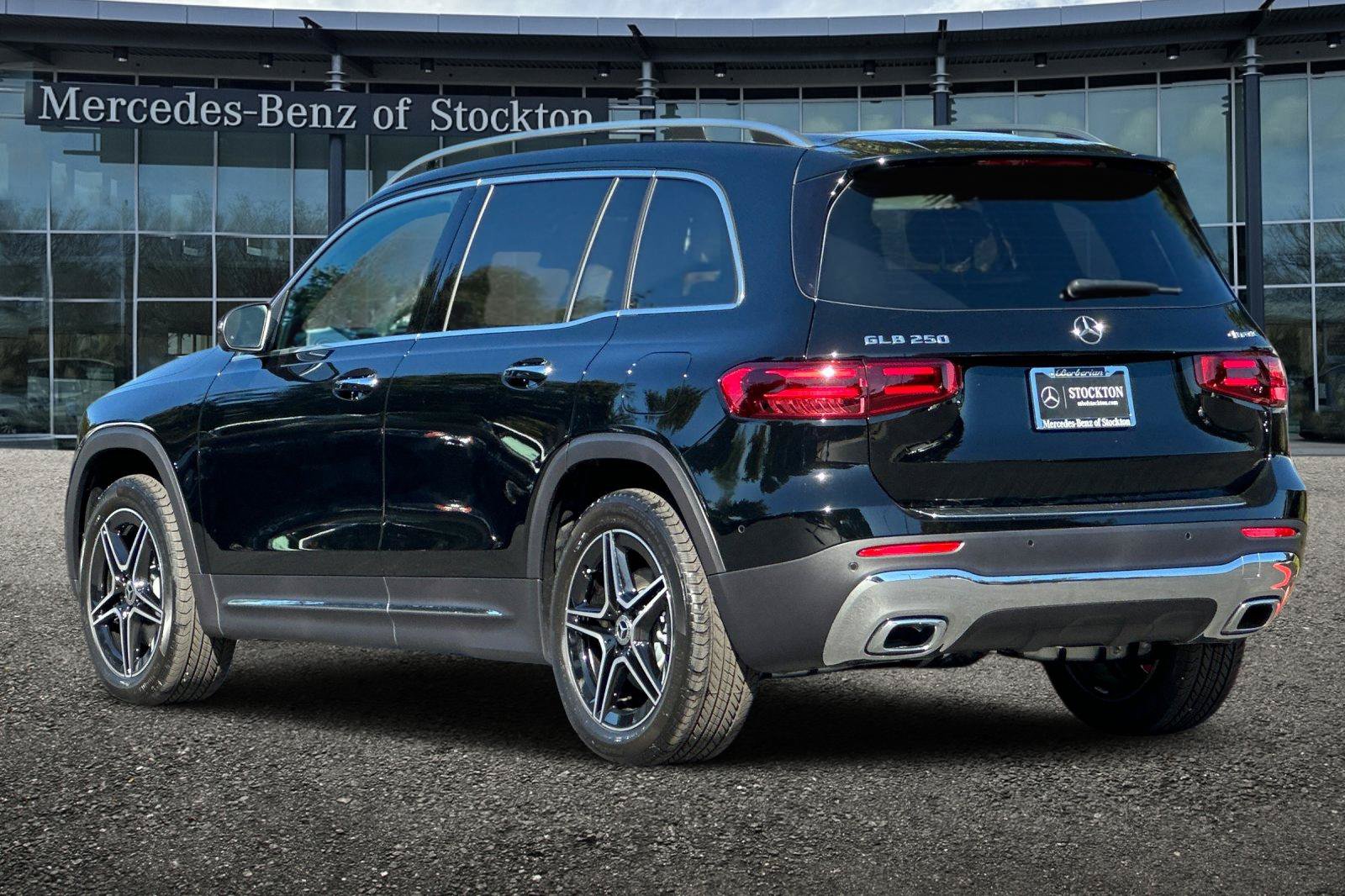 New 2026 Mercedes-Benz GLB 250 4MATIC image 6
