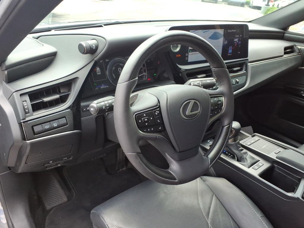 Used 2022 Lexus ES 300h w/ Accessory Package FWD image 16