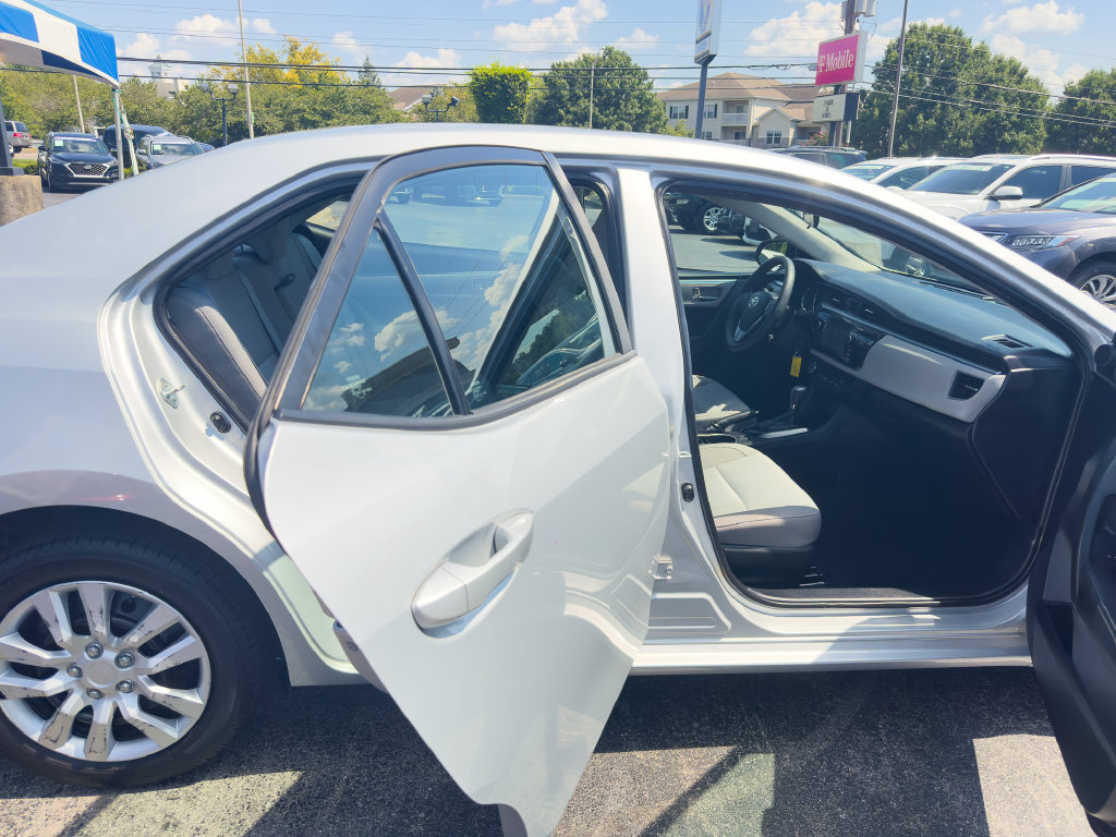 Used 2015 Toyota Corolla LE FWD image 10