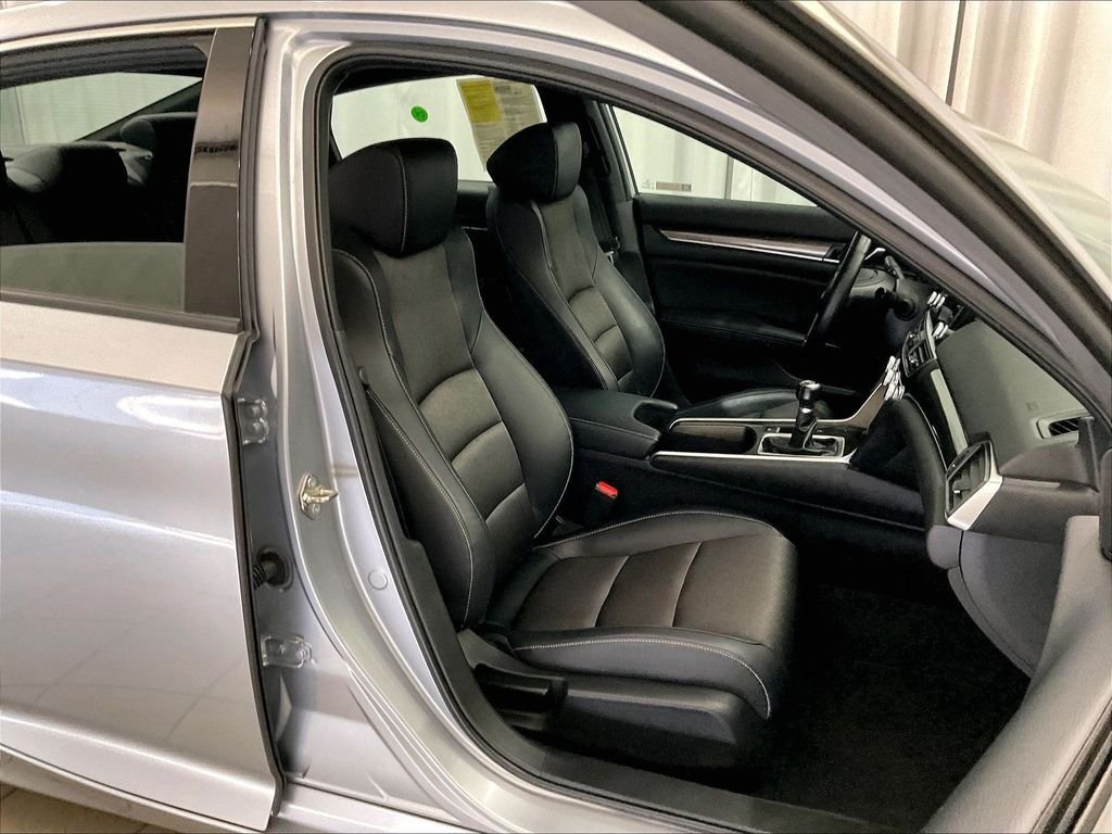 Used 2018 Honda Accord Sport image 11