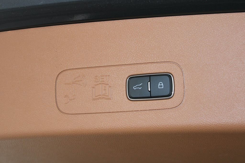 Used 2023 Lincoln Aviator Black Label w/ Dynamic Handling Package image 16