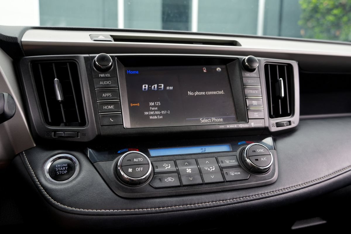 Used 2016 Toyota RAV4 XLE w/ Convenience Package FWD image 11