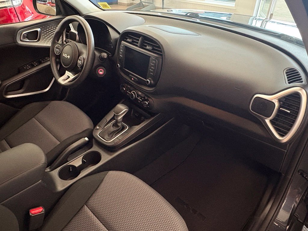 Used 2023 Kia Soul LX FWD image 32