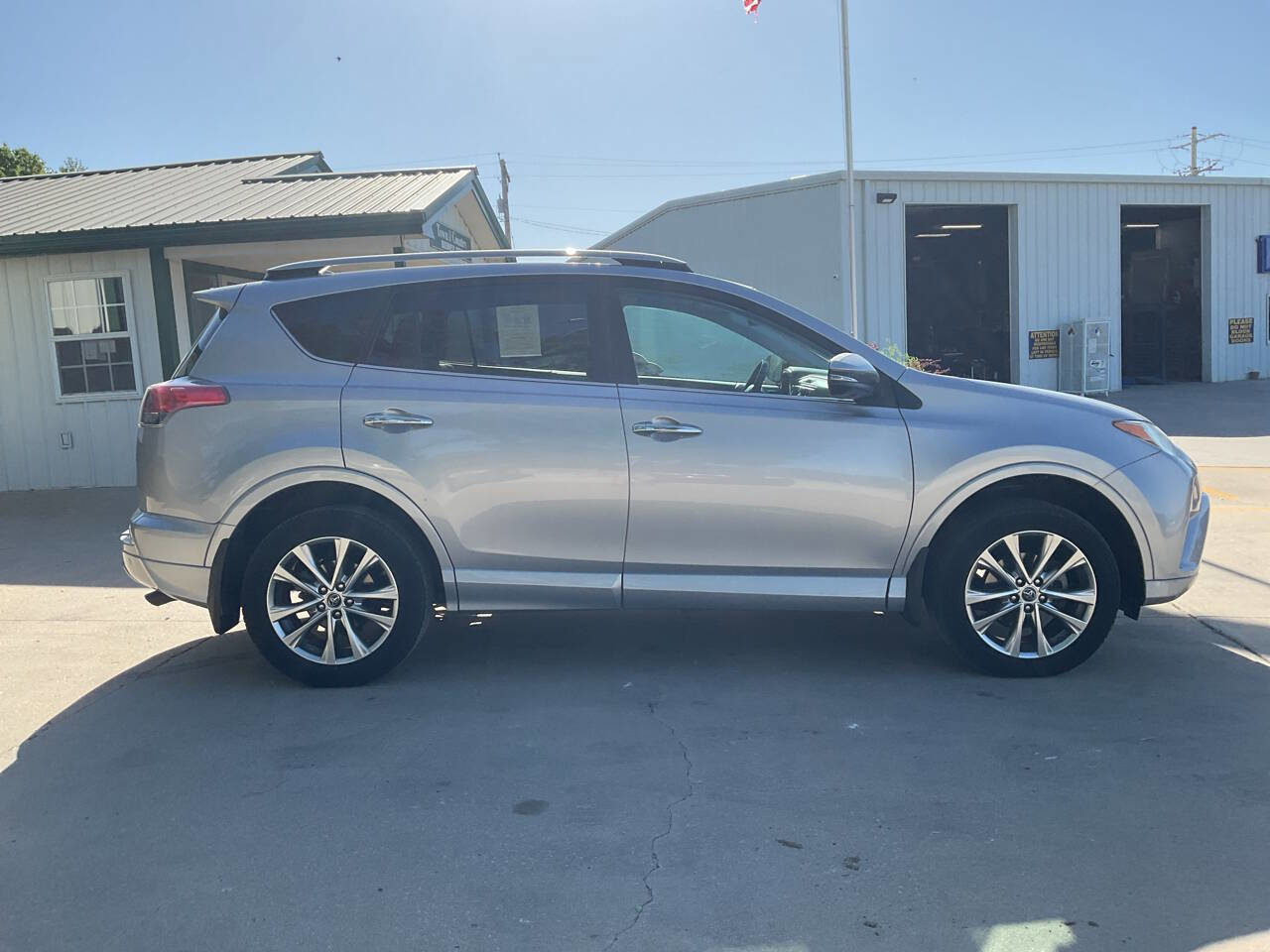 Used 2017 Toyota RAV4 Platinum image 2