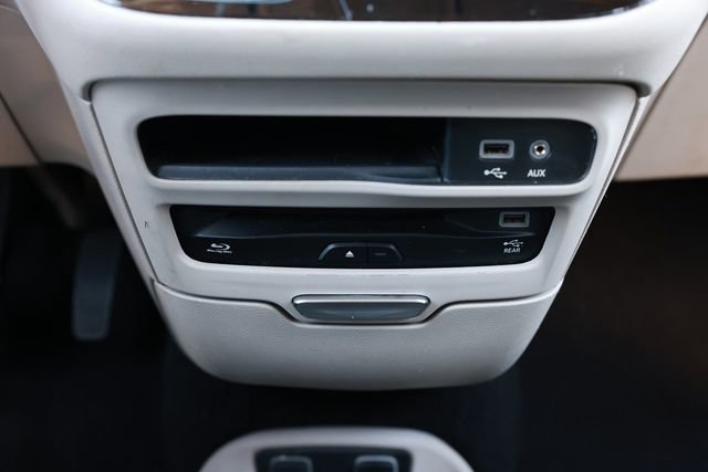 Used 2020 Chrysler Pacifica Touring-L Plus image 52