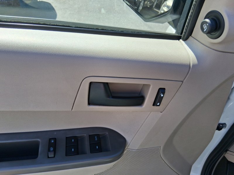 Used 2010 Ford Escape XLS FWD image 14