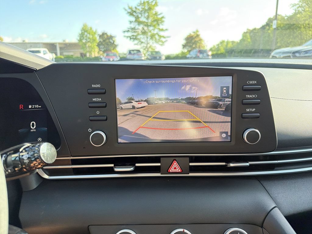 Used 2023 Hyundai Elantra SE FWD image 25