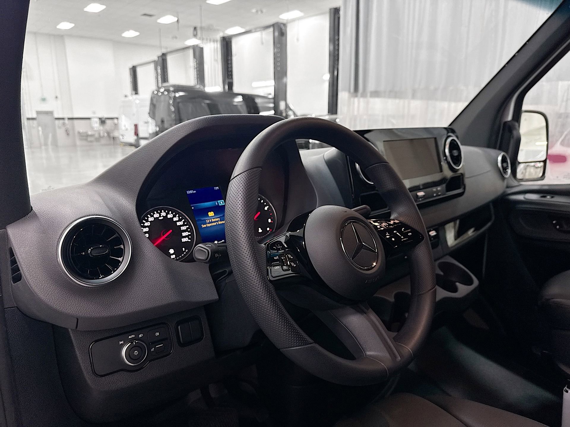 Used 2025 Mercedes-Benz Sprinter 2500 image 10