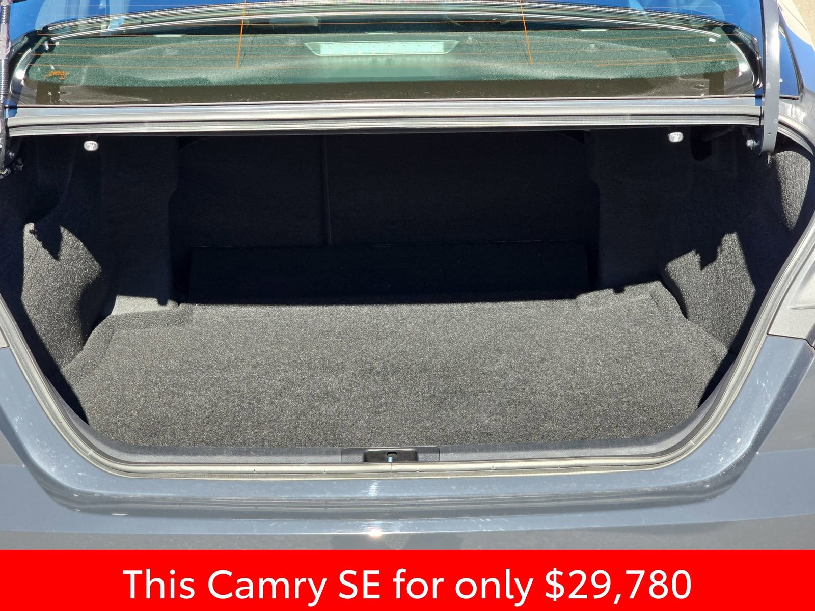 Used 2025 Toyota Camry SE image 18