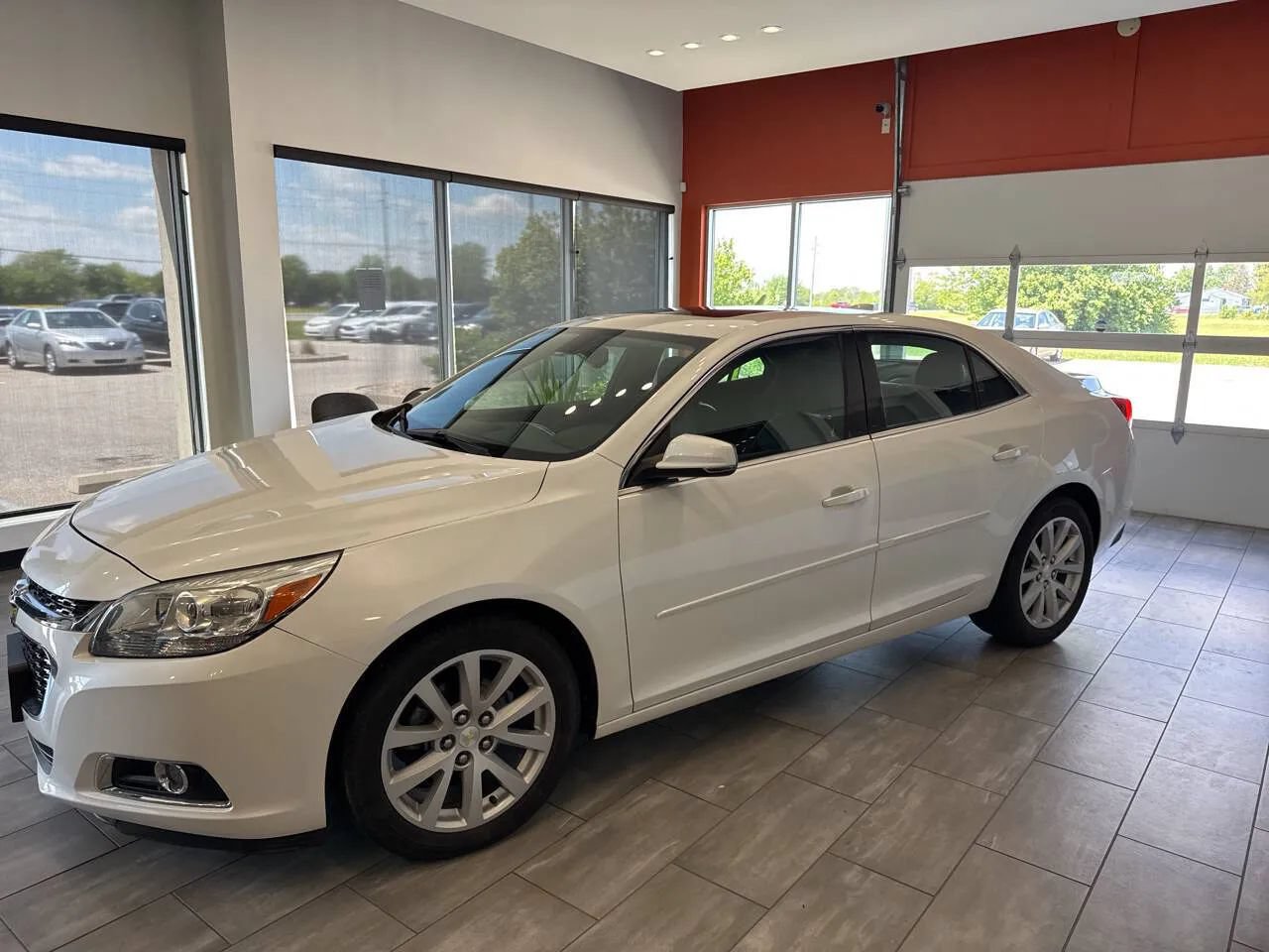 Used 2015 Chevrolet Malibu LT w/ Leather Package FWD image 6