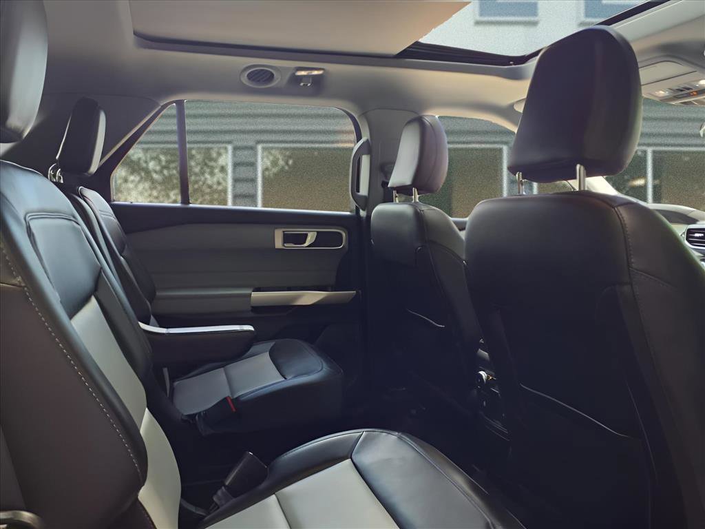 Used 2023 Ford Explorer XLT w/ Equipment Group 202A image 11