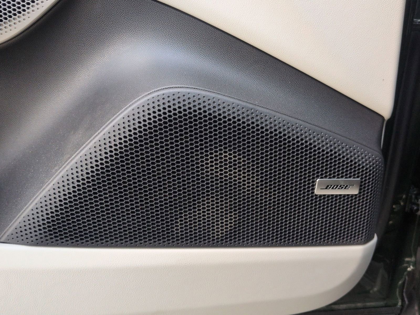 Certified 2025 Porsche Macan Electric image 15