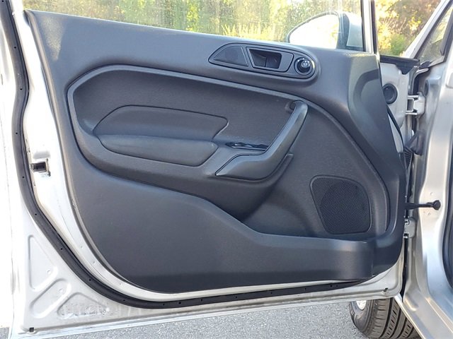 Used 2017 Ford Fiesta SE image 9