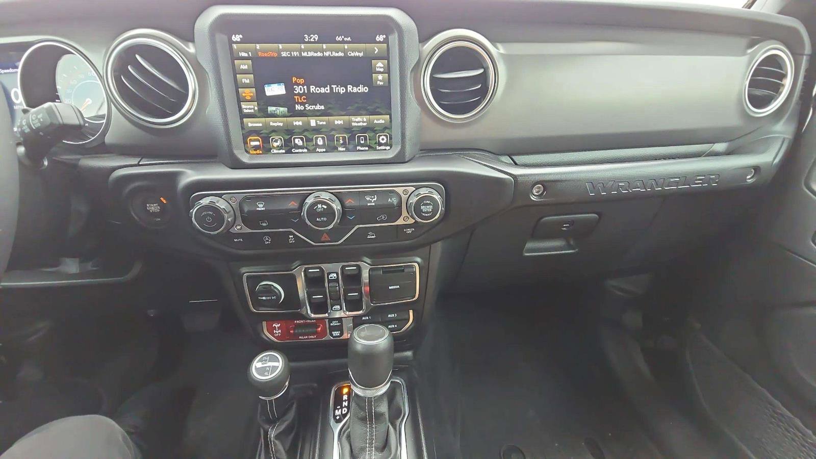 Used 2023 Jeep Wrangler Unlimited Rubicon w/ LED Lighting Group image 14