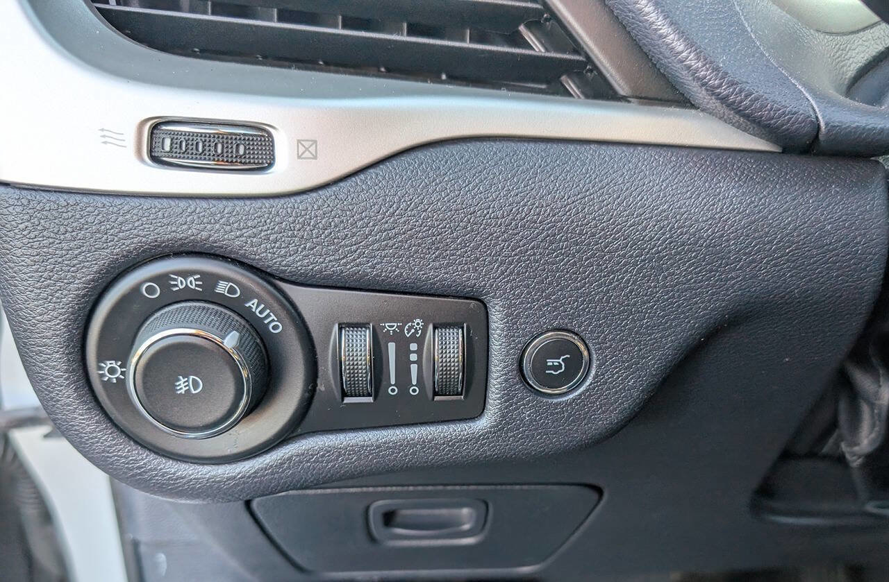 Used 2015 Jeep Cherokee Limited w/ Luxury Group image 23