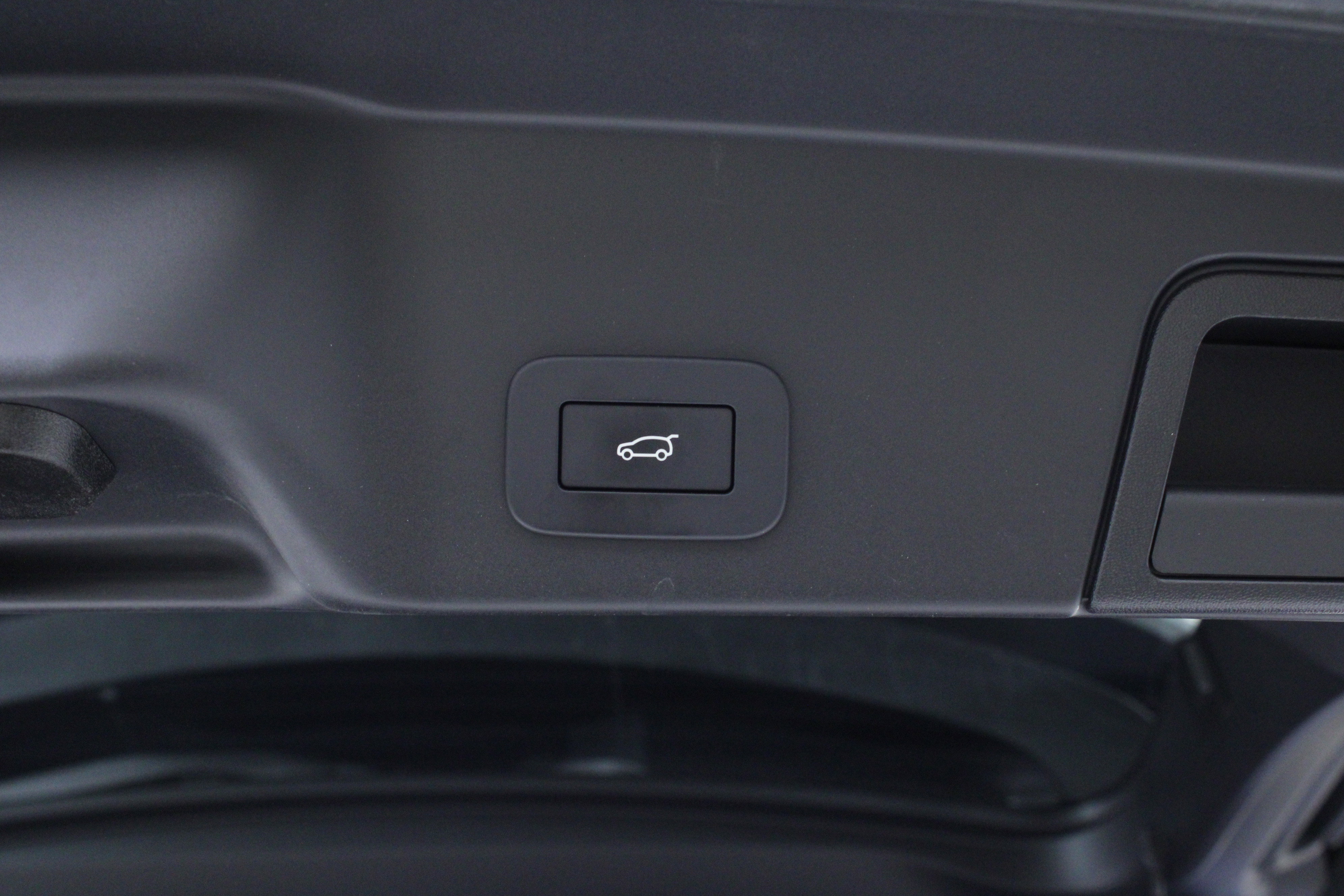 Used 2023 Land Rover Range Rover Evoque R-Dynamic SE image 11