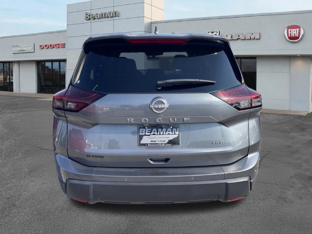 Used 2025 Nissan Rogue SV AWD/4WD image 4