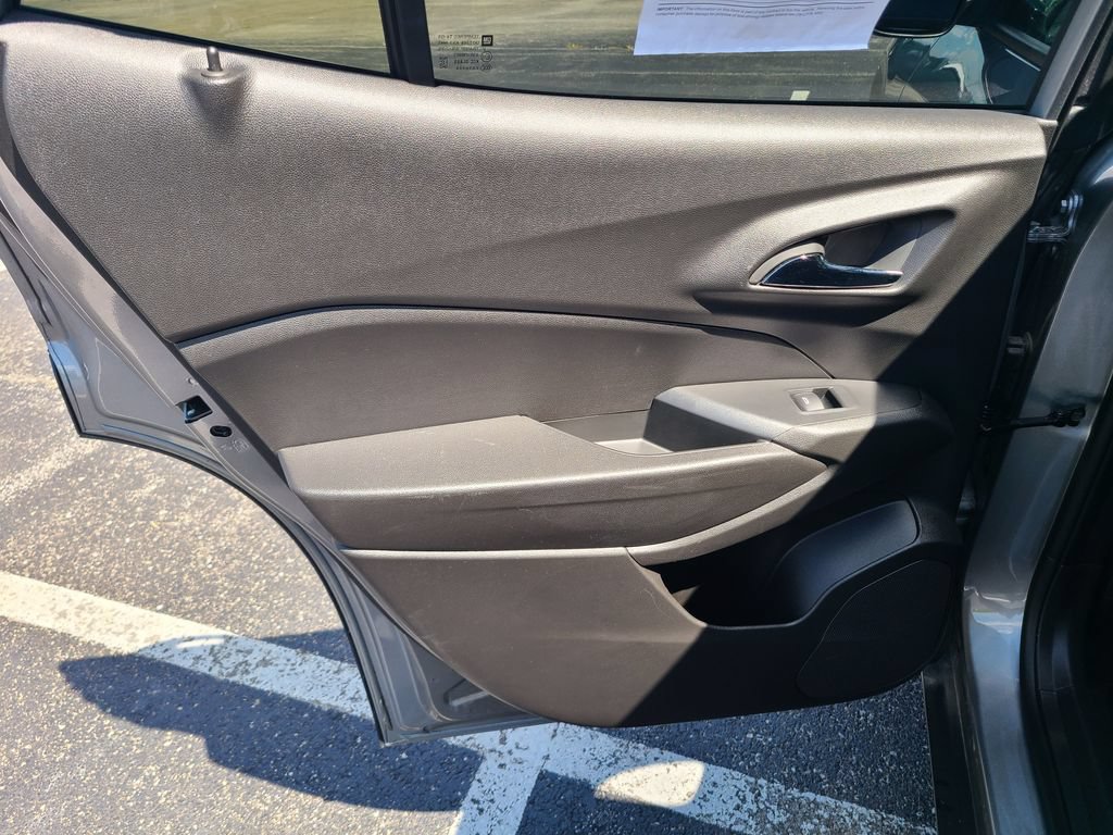 Used 2025 Chevrolet Trax RS FWD image 16