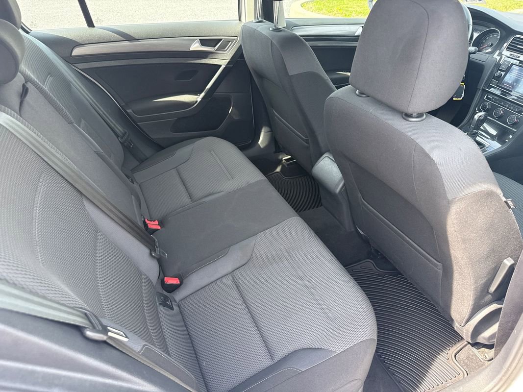 Used 2018 Volkswagen Golf S image 13