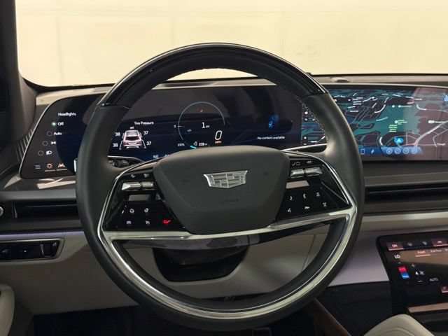 Used 2026 Cadillac Vistiq Luxury w/ LPO, Floor Liner Package AWD/4WD image 21