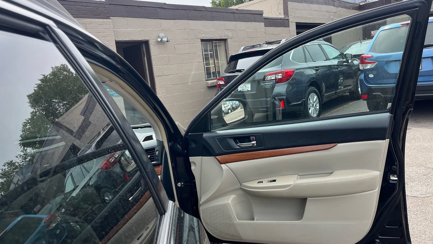 Used 2014 Subaru Outback 2.5i Limited w/ Moonroof Package AWD/4WD image 11