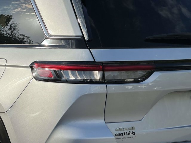 Certified 2024 Jeep Grand Cherokee Limited AWD/4WD image 12