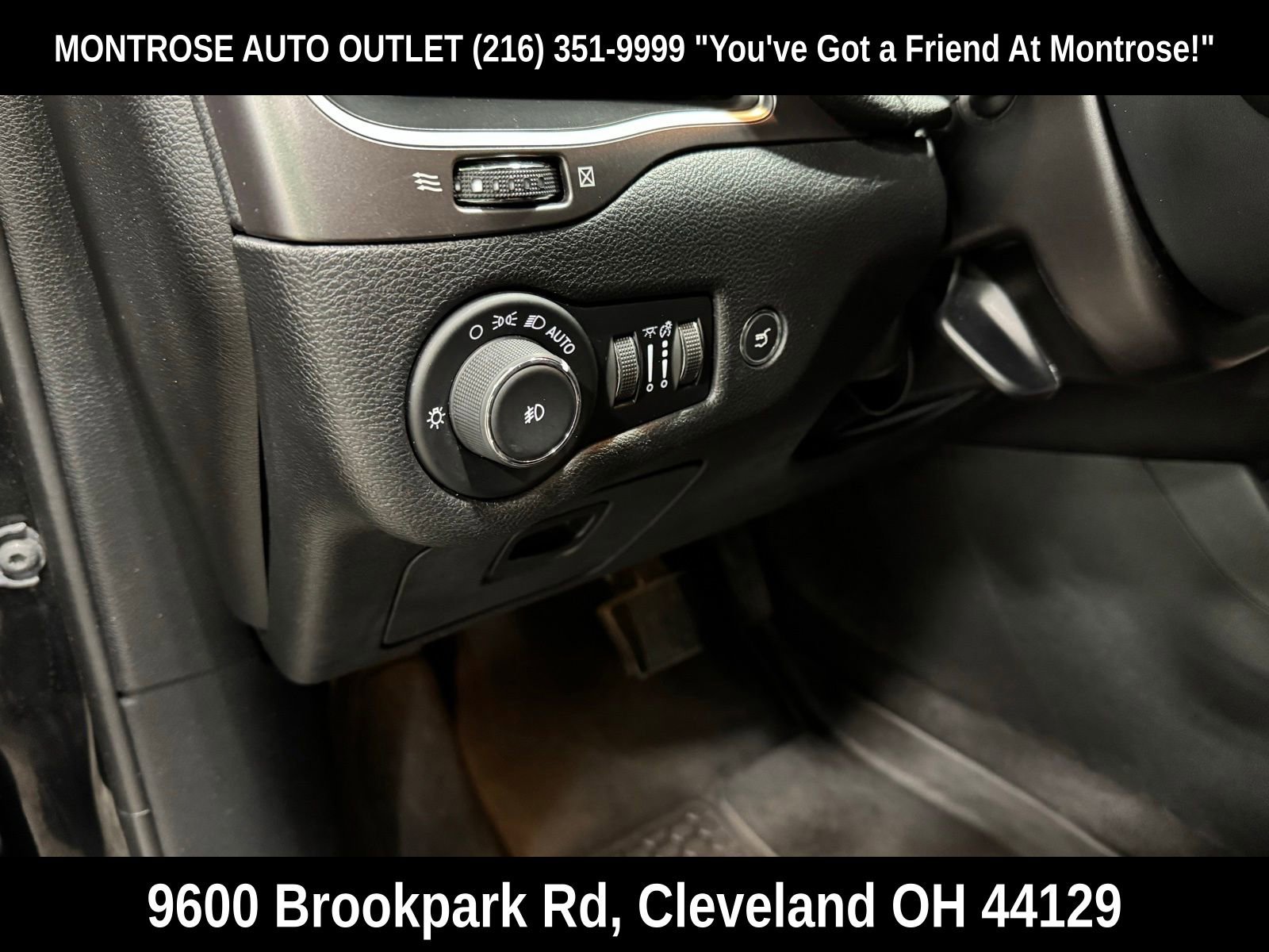 Used 2019 Jeep Cherokee Latitude Plus w/ Comfort/Convenience Group image 17