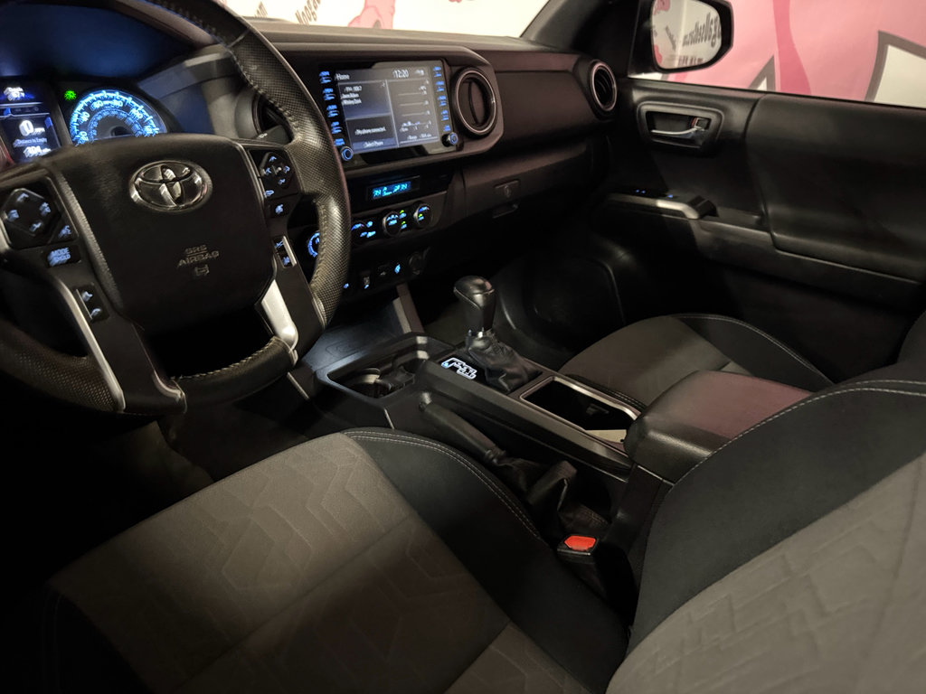 Used 2021 Toyota Tacoma TRD Sport w/ Technology Package AWD/4WD image 18