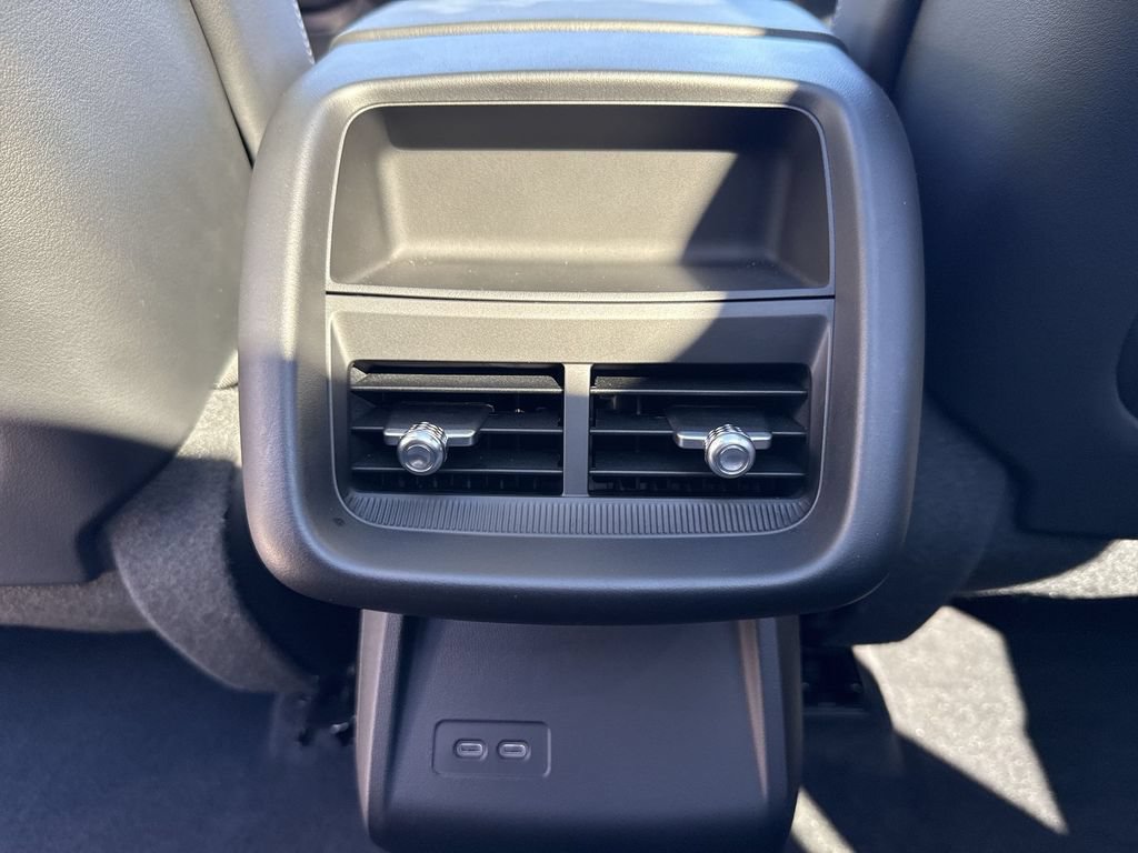 Used 2025 Cadillac Lyriq Luxury w/ LPO, Floor Liner Package AWD/4WD image 27