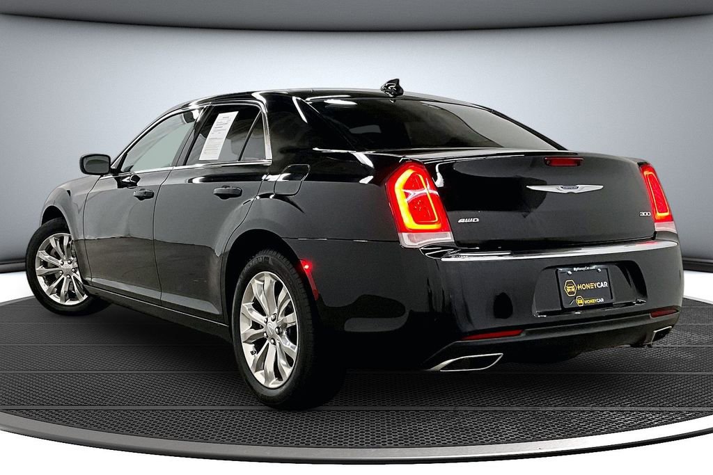 Used 2023 Chrysler 300 Touring AWD/4WD image 4
