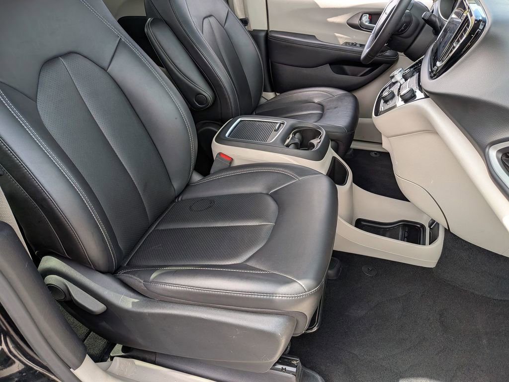 Used 2024 Chrysler Pacifica Touring-L FWD image 25