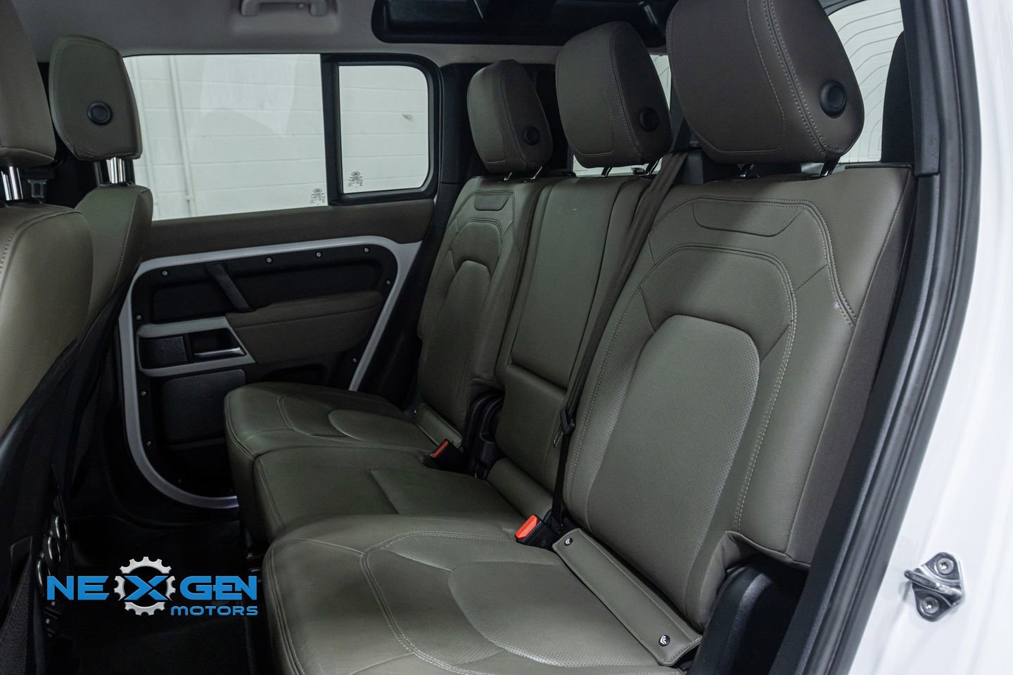 Used 2023 Land Rover Defender 110 S image 31