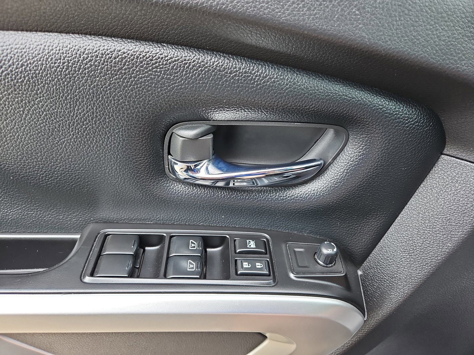 Used 2019 Nissan Titan PRO-4X w/ Pro-4x Convenience Package AWD/4WD image 17