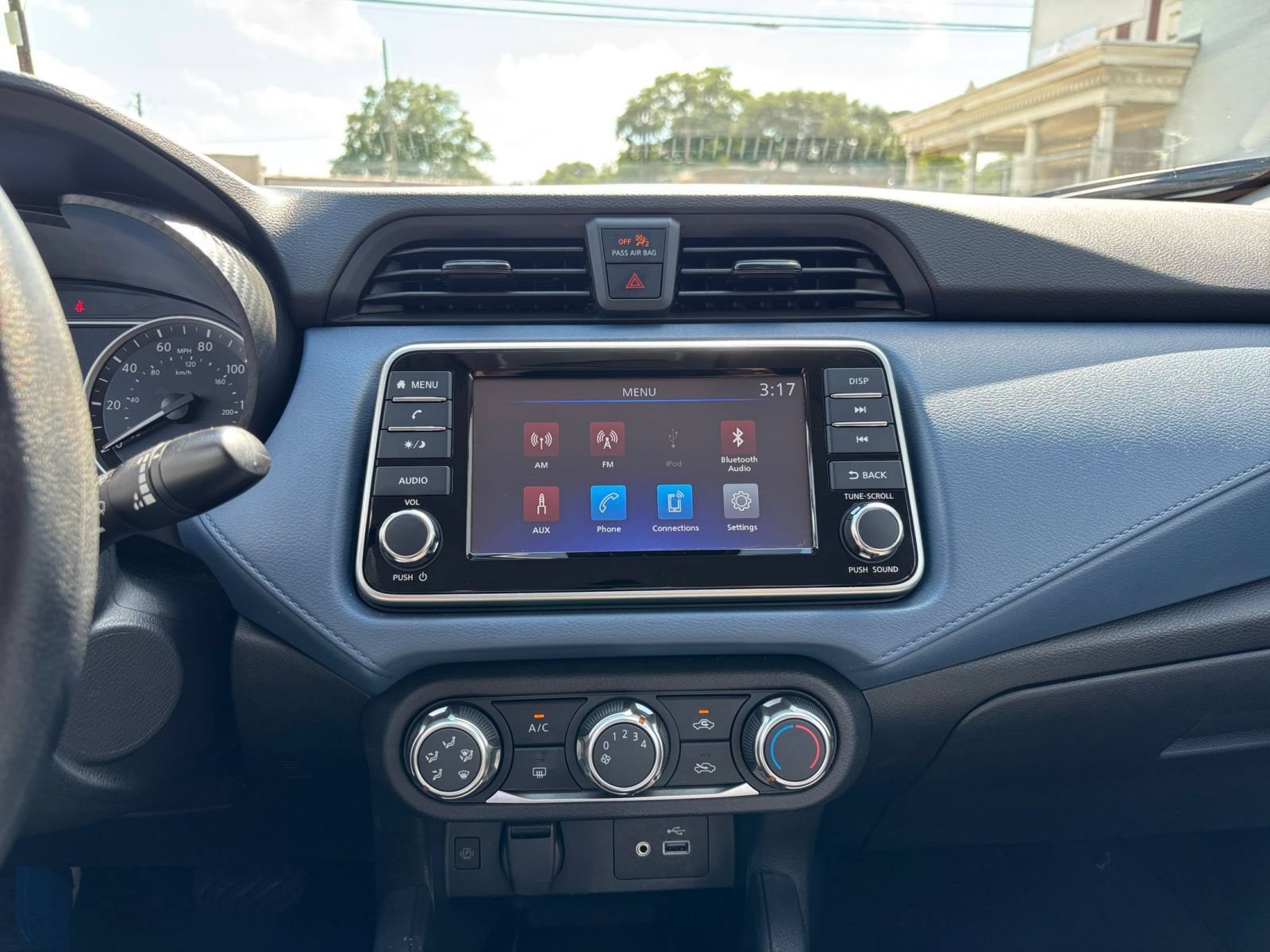 Used 2025 Nissan Versa SV FWD image 17