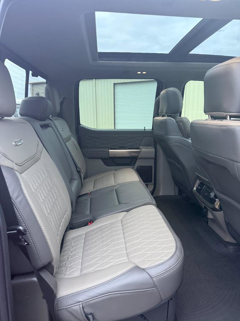 Used 2025 Ford F350 Platinum w/ Platinum Plus Package image 9