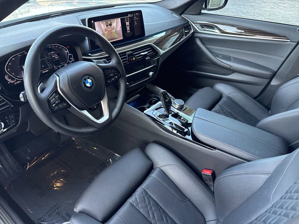 Used 2023 BMW 530e xDrive w/ Convenience Package image 9